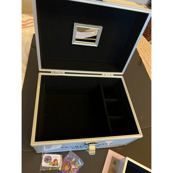 American Girl Doll Marisol Metal Trunk Case - Picture 6 of 7